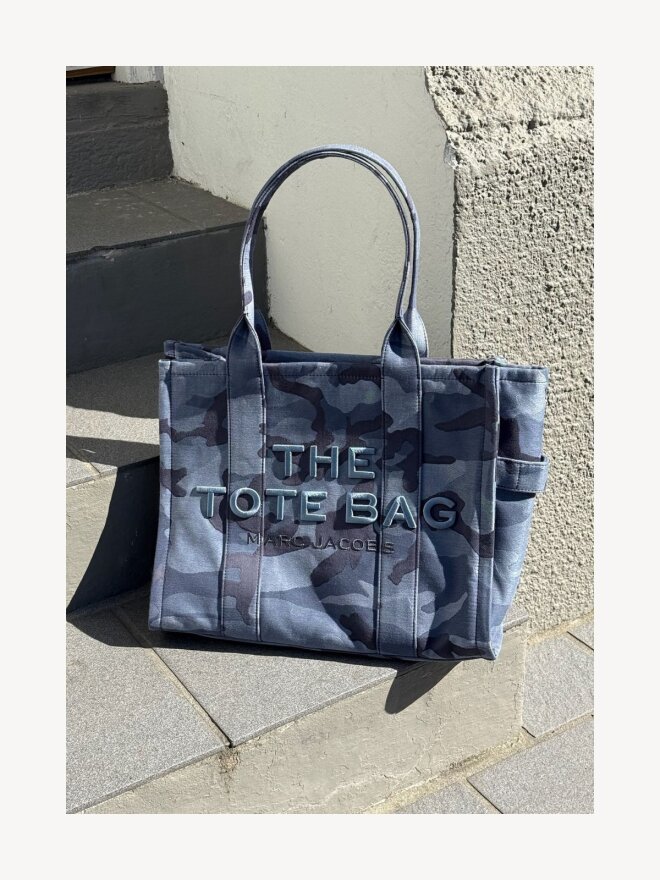 Marc Jacobs - THE LARGE TOTE CAMO