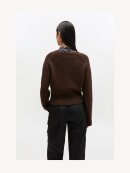 Ganni - SWEATER MED V-UDSKÆRING