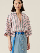 Ganni - LYSERØD OVERSIZE SEERSUCKER BLUSE