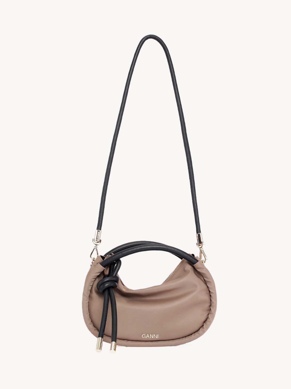 Ganni - MINI TASKE AF GENANVENDT POLYESTER FOSSIL. Ganni - MINI TASKE AF GENANVENDT POLYESTER FOSSIL.